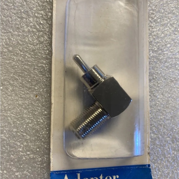 Pair of Radio Shack RCA Phono Male to F-Connector Female Angled Adapters - Picture 4 of 5